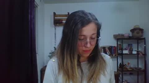 Snapshot of charlot_ponze chatting on 4, 2, 2026 charlott online show from 4, 2, 2026