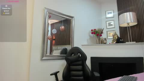 Snapshot of charlotblake chatting on 8, 5, 2026 charlotblake online show from 8, 5, 2026