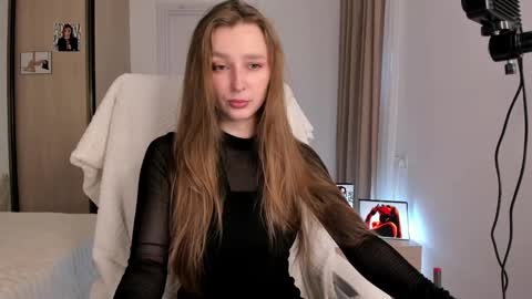 CharlottaWells online show from 16, 11, 2025