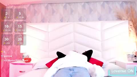 Snapshot of charlotte__hall_ chatting on 5, 11, 2025 Daniela online show from 5, 11, 2025