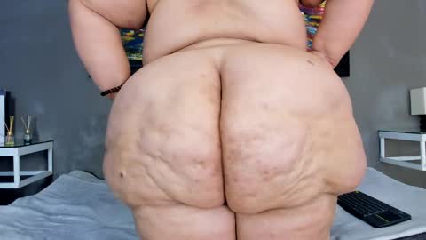 Snapshot of charlotte_curvy_ chatting on 4, 5, 2026 Angelica Charlotte online show from 4, 5, 2026