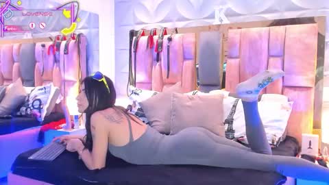 Snapshot of charlotte_landry__ chatting on 26, 9, 2025 CHARLOTTELANDRY online show from 26, 9, 2025