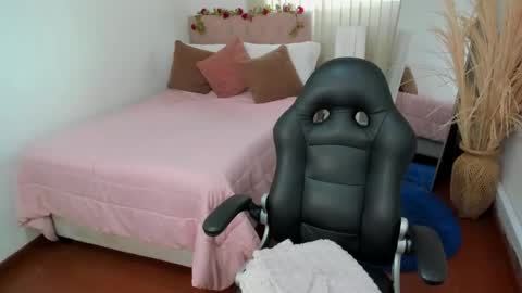 Snapshot of charlotte_pleasure chatting on 18, 5, 2026 Charlotte online show from 18, 5, 2026