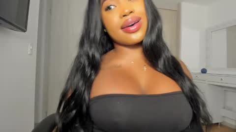 Snapshot of charlotte_tiller chatting on 21, 4, 2026 Yuli online show from 21, 4, 2026