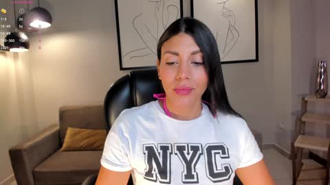 Snapshot of charlottecox_ chatting on 5, 12, 2024 Charlotte online show from 5, 12, 2024