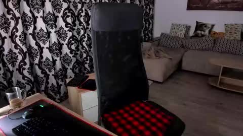 Snapshot of charlottediamonds chatting on 23, 10, 2025 Charlotte Diamonds online show from 23, 10, 2025