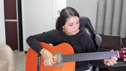 Snapshot of charlottee_starr chatting on 5, 12, 2025 charlottee_starr online show from 5, 12, 2025