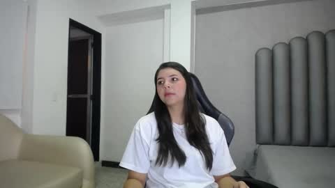 Snapshot of charlottee_starr chatting on 15, 12, 2025 charlottee_starr online show from 15, 12, 2025