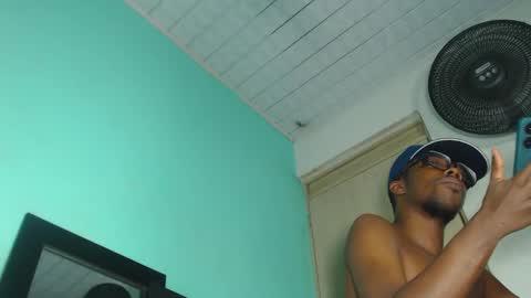 Snapshot of charly_vergonti_ chatting on 21, 12, 2024 charly_vergonti_ online show from 21, 12, 2024