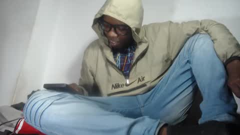 Snapshot of charly_vergonti_ chatting on 23, 11, 2025 charly_vergonti_ online show from 23, 11, 2025