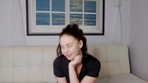 charming_lolla online show from 30, 10, 2025