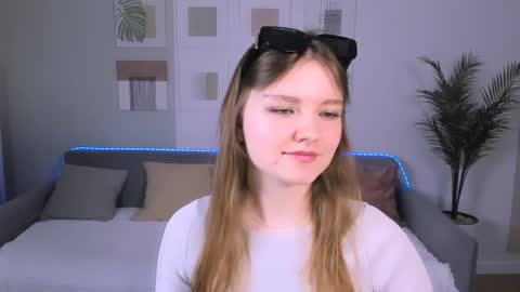 Snapshot of charminglookeva chatting on 9, 5, 2026 Im Eva online show from 9, 5, 2026
