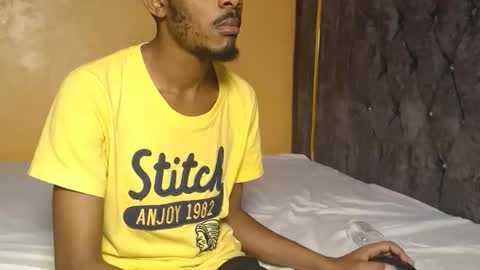 Snapshot of charmleo chatting on 24, 4, 2026 charmleo online show from 24, 4, 2026