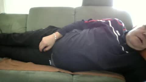 Snapshot of cheesy4444 chatting on 19, 10, 2025 Tom online show from 19, 10, 2025