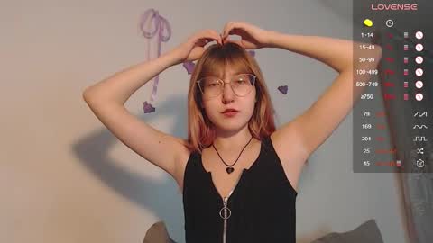 Snapshot of cherry_hazzze chatting on 26, 10, 2025 Cheryl online show from 26, 10, 2025