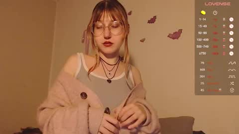 Snapshot of cherry_hazzze chatting on 12, 11, 2025 Cheryl online show from 12, 11, 2025