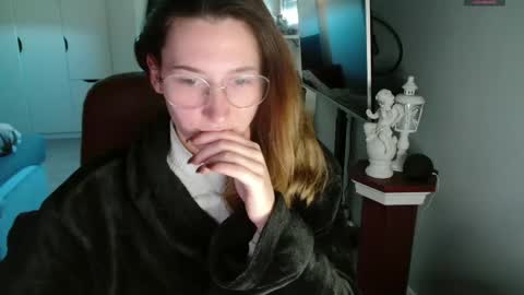 Snapshot of cherryangle chatting on 2, 4, 2026 Leonie online show from 2, 4, 2026