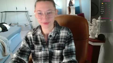 Snapshot of cherryangle chatting on 17, 4, 2026 Leonie online show from 17, 4, 2026