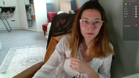 Snapshot of cherryangle chatting on 19, 4, 2026 Leonie online show from 19, 4, 2026