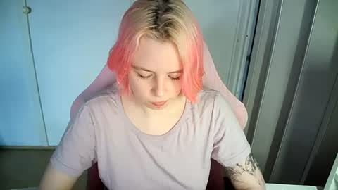 Snapshot of cherrybaby_0 chatting on 17, 6, 2026 cherrybaby_0 online show from 17, 6, 2026