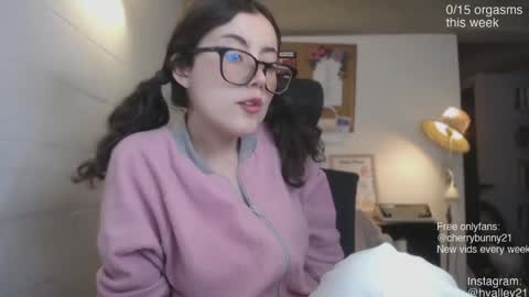 Snapshot of cherrybunny21 chatting on 25, 4, 2026 Sarah Prez online show from 25, 4, 2026