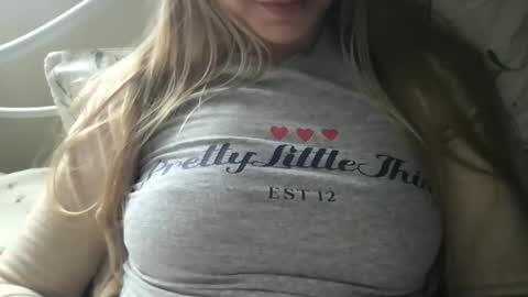 Snapshot of cherryflavorxx chatting on 19, 3, 2026 cherryflavorxx online show from 19, 3, 2026