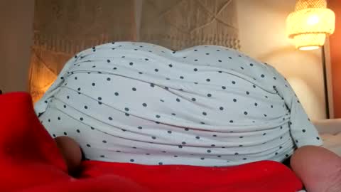 Snapshot of chillwithcamii chatting on 14, 4, 2026 yoursensualparadise online show from 14, 4, 2026