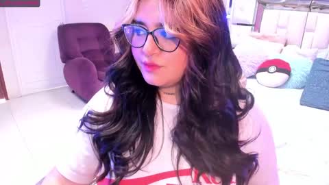 chloe bonnet Connection Monday to Saturday 3 pm Chicago INDEPENDENT MODEL . online show from 7, 12, 2024