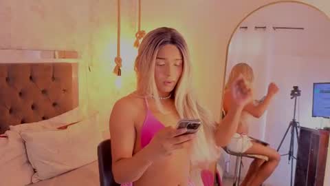 Snapshot of chloe_bronze chatting on 6, 7, 2026 Chloe online show from 6, 7, 2026