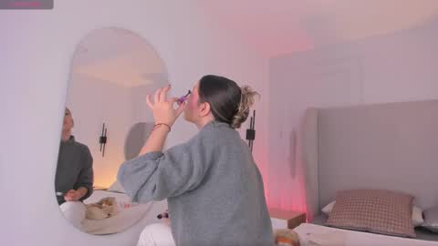 Chloe online show from 12, 11, 2025