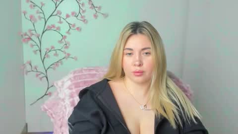 Chloe online show from 3, 12, 2025