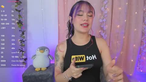 Snapshot of chloe_evans12 chatting on 12, 11, 2025 Chloe online show from 12, 11, 2025