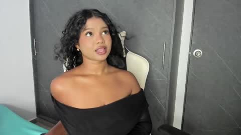 Snapshot of chloe_evans21 chatting on 4, 4, 2026 chloe online show from 4, 4, 2026