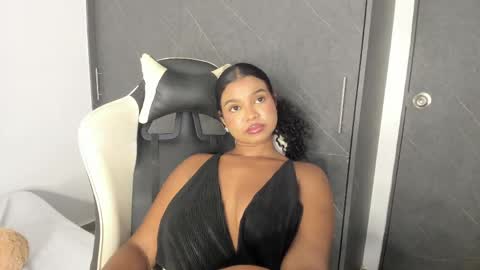 Snapshot of chloe_evans21 chatting on 7, 5, 2026 chloe online show from 7, 5, 2026