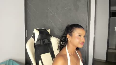 Snapshot of chloe_evans21 chatting on 25, 6, 2026 chloe online show from 25, 6, 2026