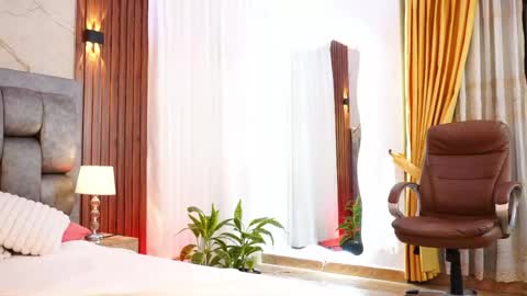 Chloe online show from 14, 4, 2026