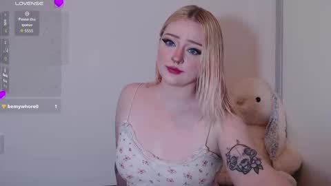 Snapshot of chloe_levine chatting on 14, 9, 2025 Chloe Levine online show from 14, 9, 2025