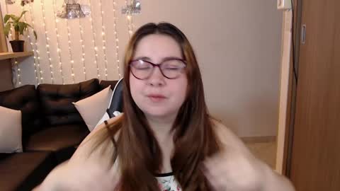 Snapshot of chloe_prg chatting on 5, 2, 2025 chloe_prg online show from 5, 2, 2025