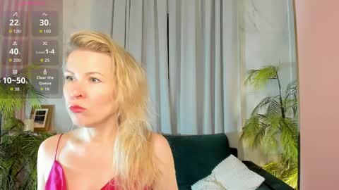 Snapshot of chloeblurr chatting on 19, 4, 2026 Julia online show from 19, 4, 2026