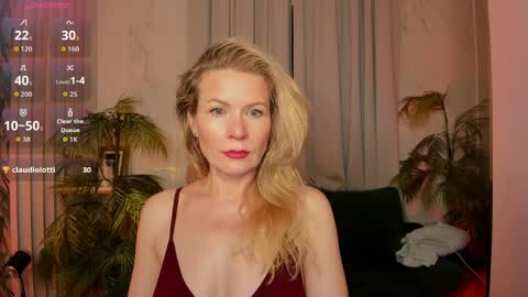 Snapshot of chloeblurr chatting on 24, 4, 2026 Julia online show from 24, 4, 2026
