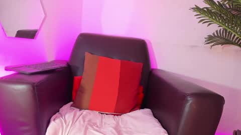 Chloe  online show from 5, 3, 2025