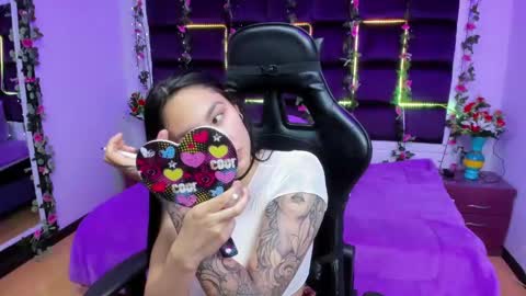 ChloeeThompson online show from 18, 2, 2025