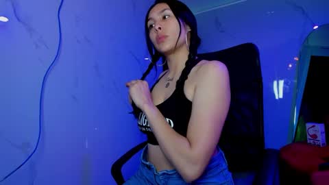 ChloeeThompson online show from 9, 9, 2025