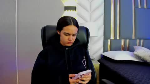 Snapshot of chloeharper_ chatting on 23, 6, 2026 Chloe Harper online show from 23, 6, 2026
