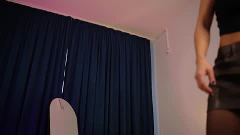 Snapshot of chloemin_ chatting on 6, 11, 2025 chloemin_ online show from 6, 11, 2025