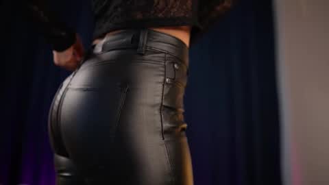 Snapshot of chloemin_ chatting on 12, 11, 2025 chloemin_ online show from 12, 11, 2025