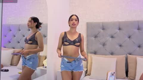 Snapshot of chloemoon10 chatting on 31, 3, 2026 C H L O E M O O N online show from 31, 3, 2026