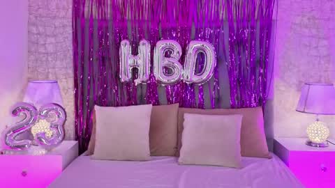 Snapshot of chloemoon10 chatting on 24, 4, 2026 C H L O E M O O N online show from 24, 4, 2026