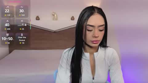 C H L O E online show from 17, 12, 2025