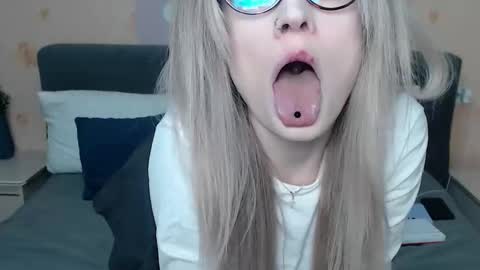 Snapshot of chloemurmeow chatting on 23, 10, 2025 chloemurmeow online show from 23, 10, 2025